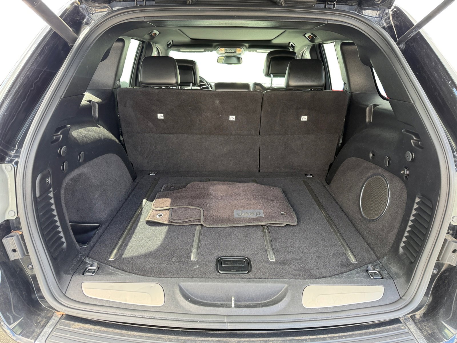 Used 2015 Jeep Grand Cherokee Limited w/ Luxury Group II image 17