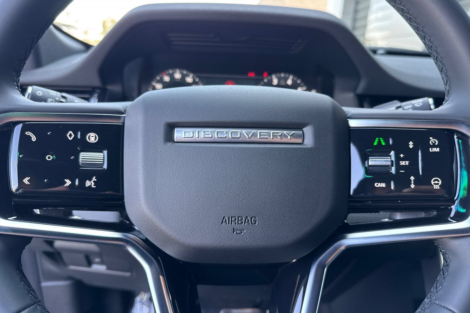 Certified 2025 Land Rover Discovery Sport Dynamic SE AWD/4WD image 27