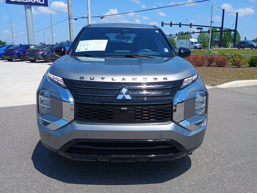 Used 2022 Mitsubishi Outlander SE FWD image 2