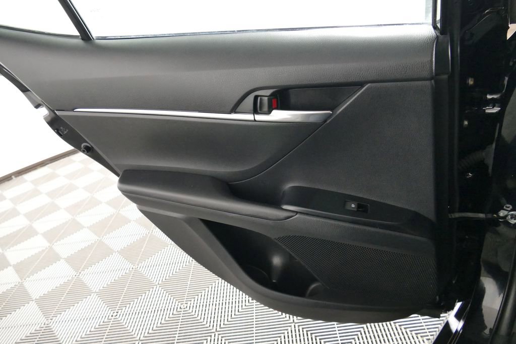 Used 2019 Toyota Camry LE FWD image 4
