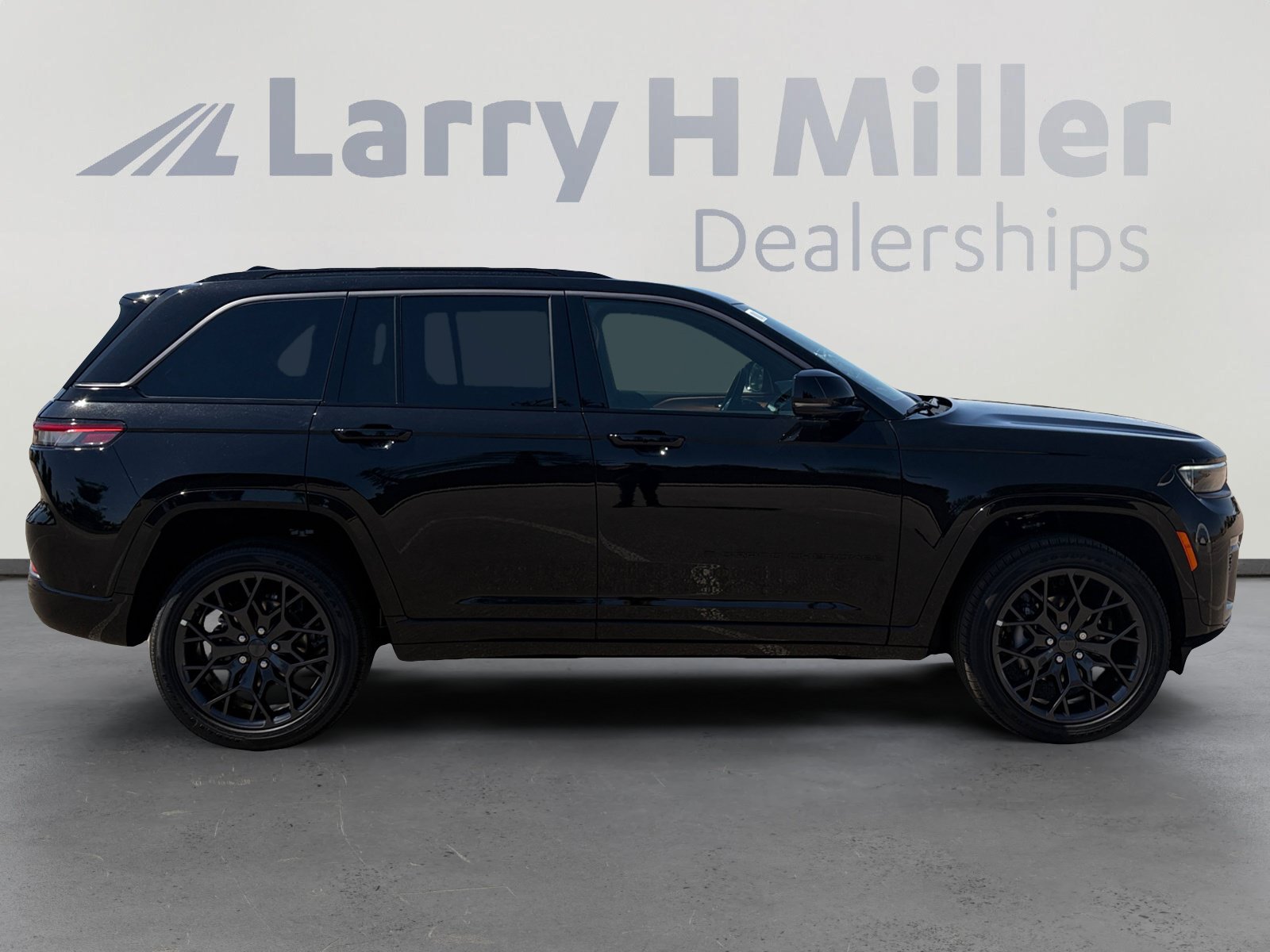 New 2026 Jeep Grand Cherokee Summit w/ Obsidian Package AWD/4WD image 7