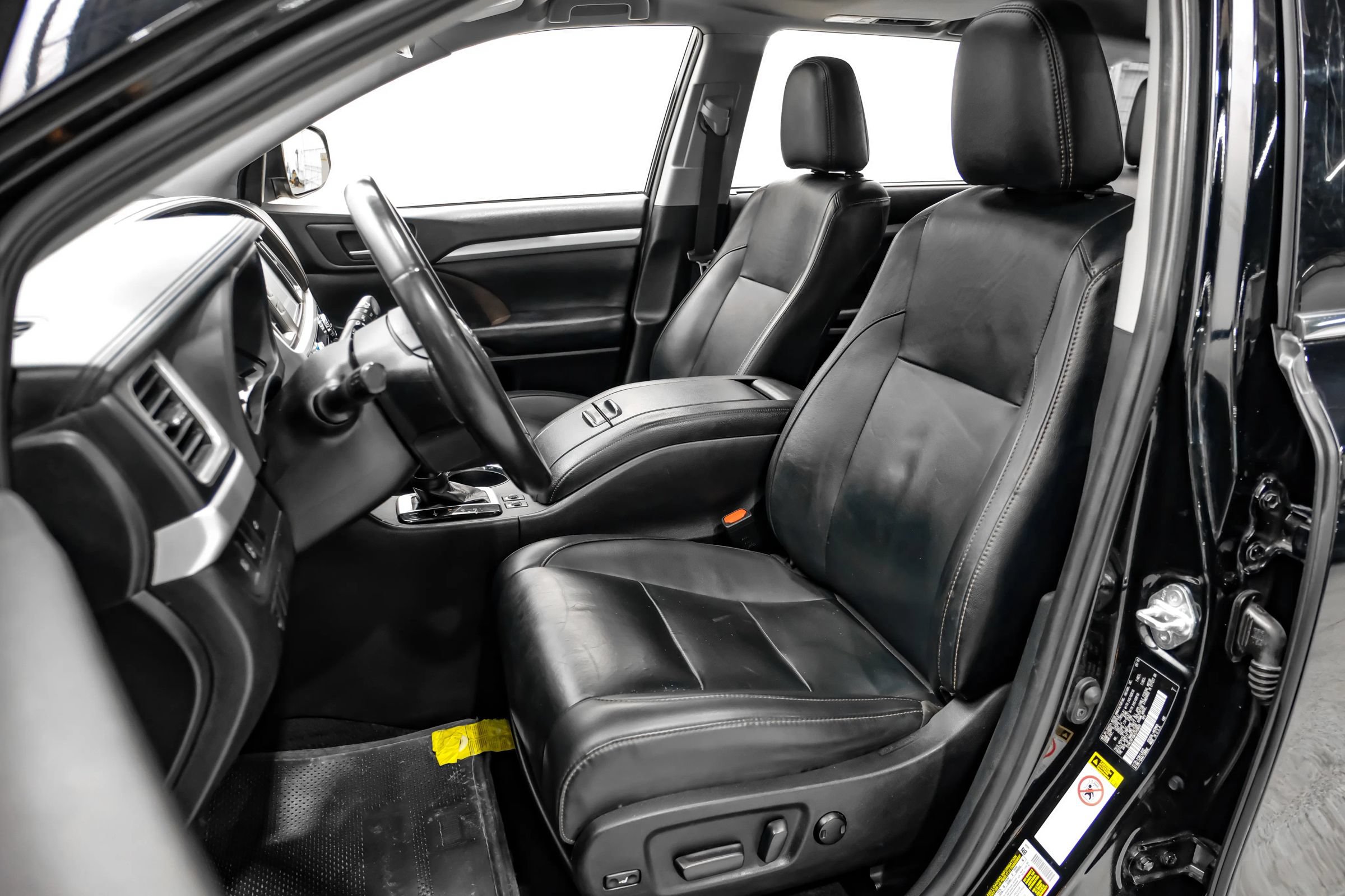 Used 2019 Toyota Highlander XLE FWD image 31