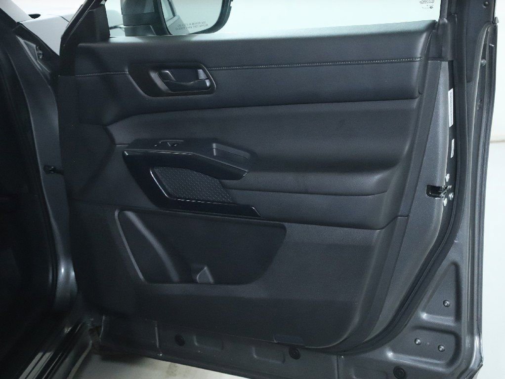 Used 2025 Nissan Pathfinder SV image 36