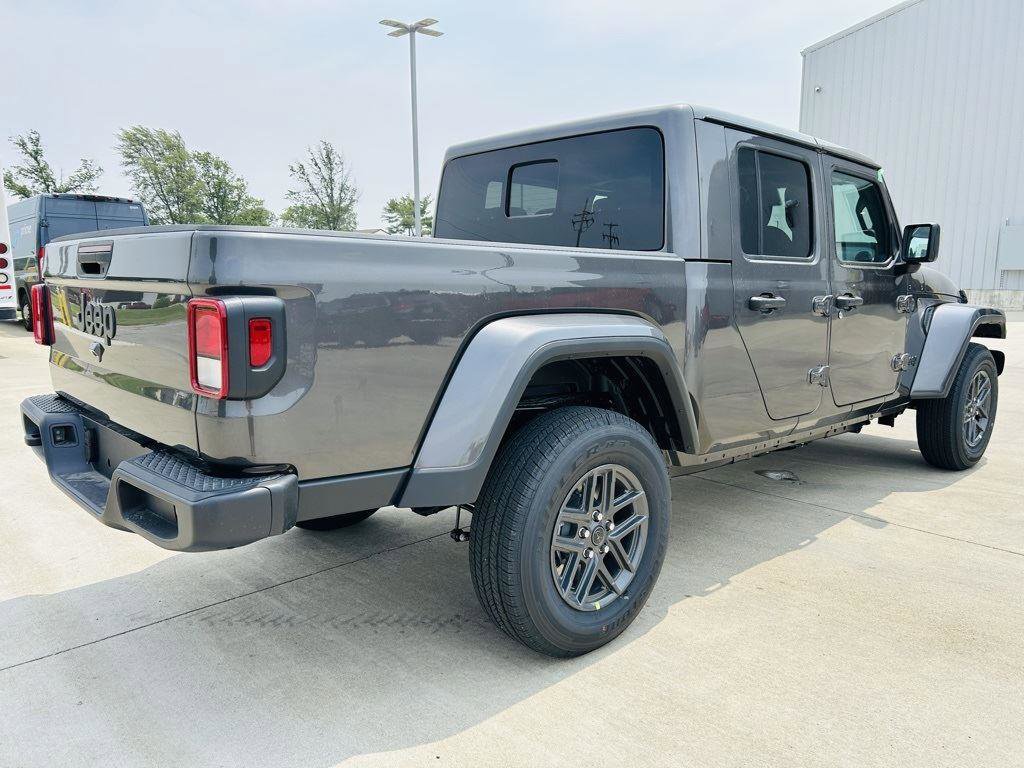 New 2025 Jeep Gladiator Sport image 37