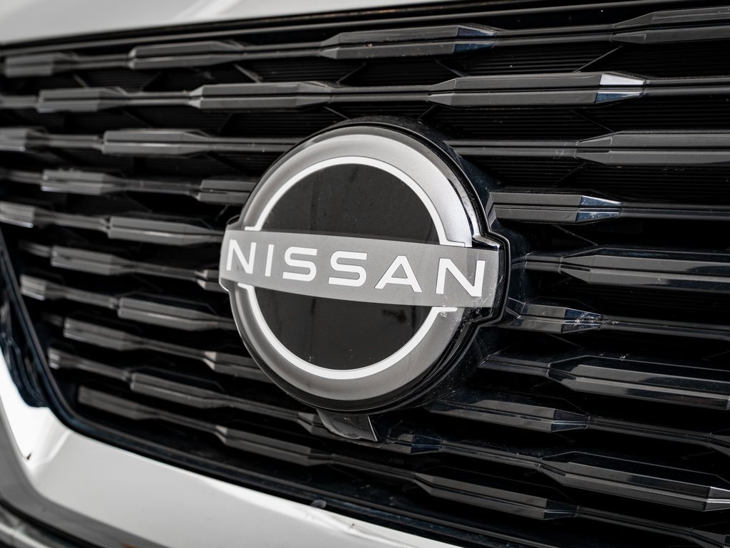 Used 2023 Nissan Rogue SV image 3