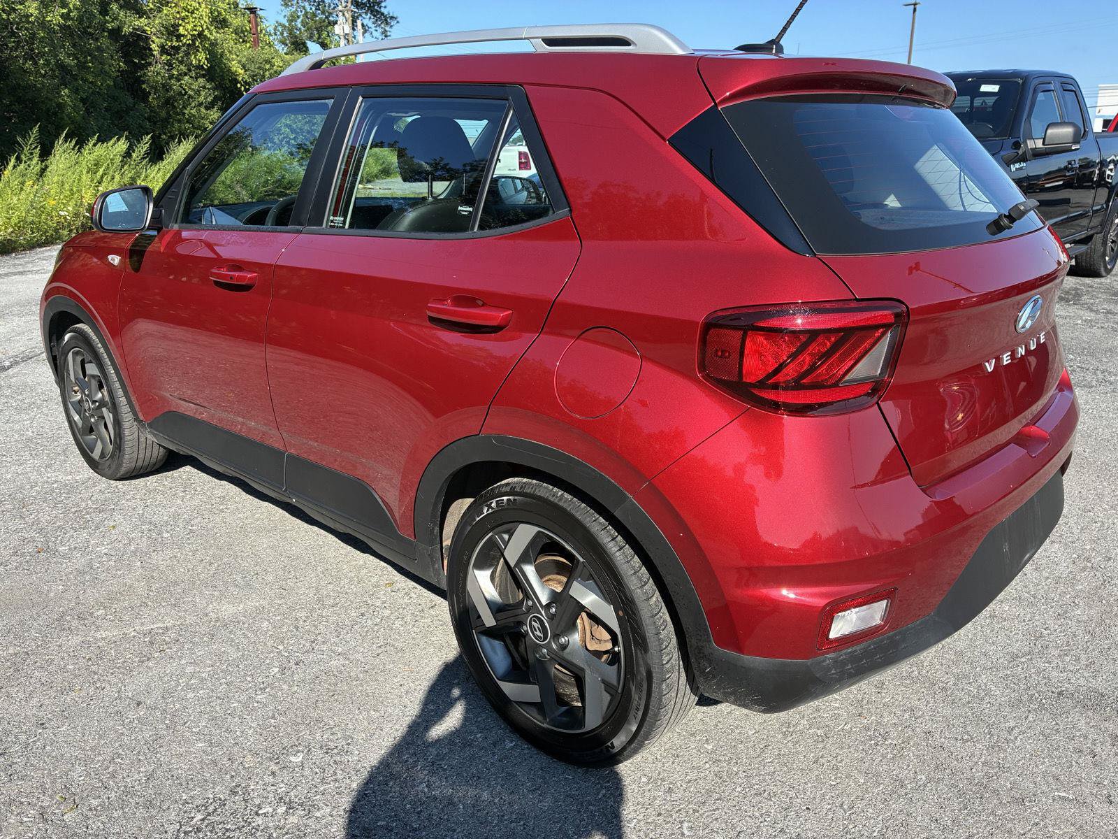 Used 2023 Hyundai Venue Limited w/ Cargo Package FWD image 5