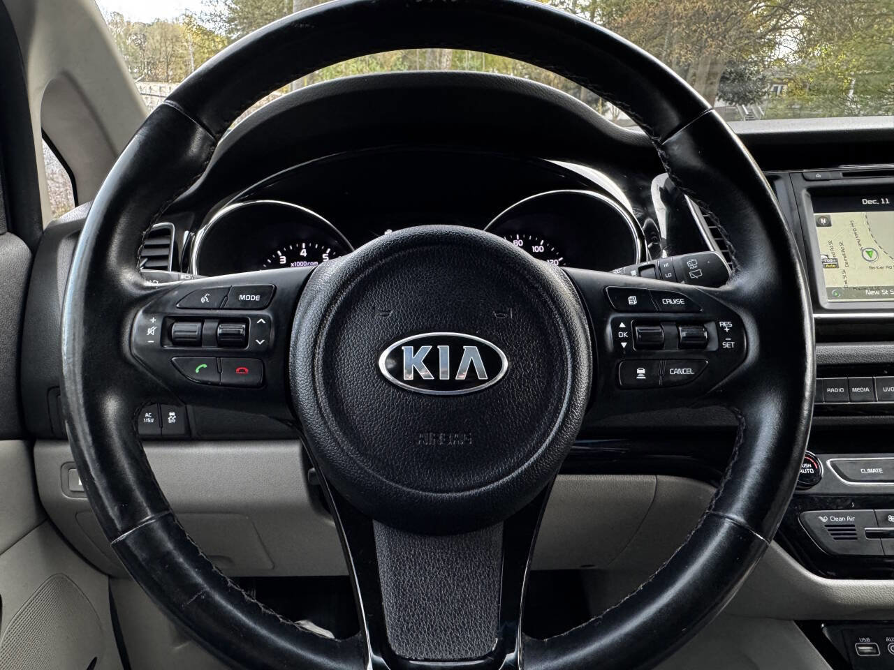 Used 2016 Kia Sedona SX image 18