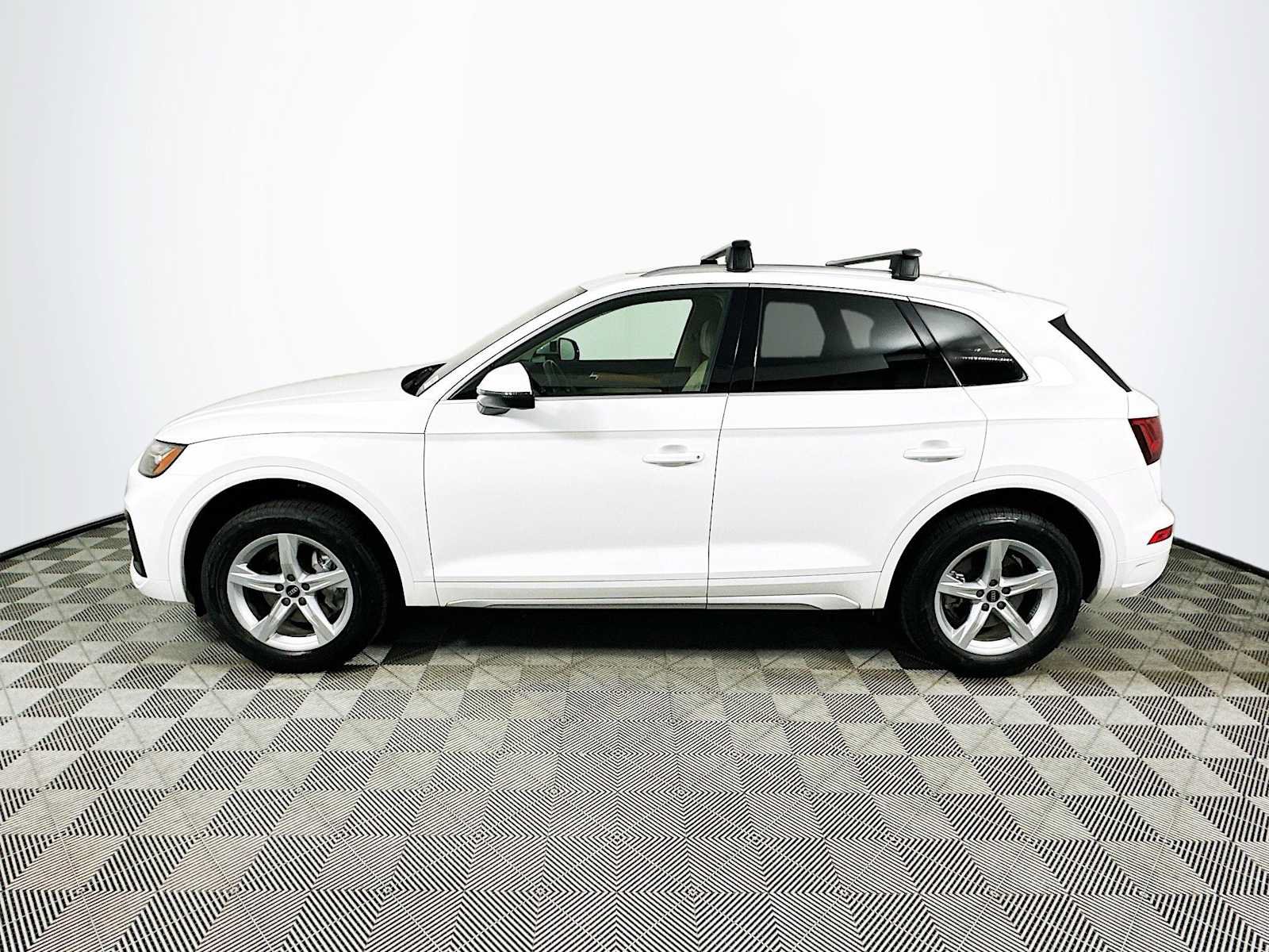 Used 2021 Audi Q5 2.0T Premium w/ Convenience Package AWD/4WD image 4