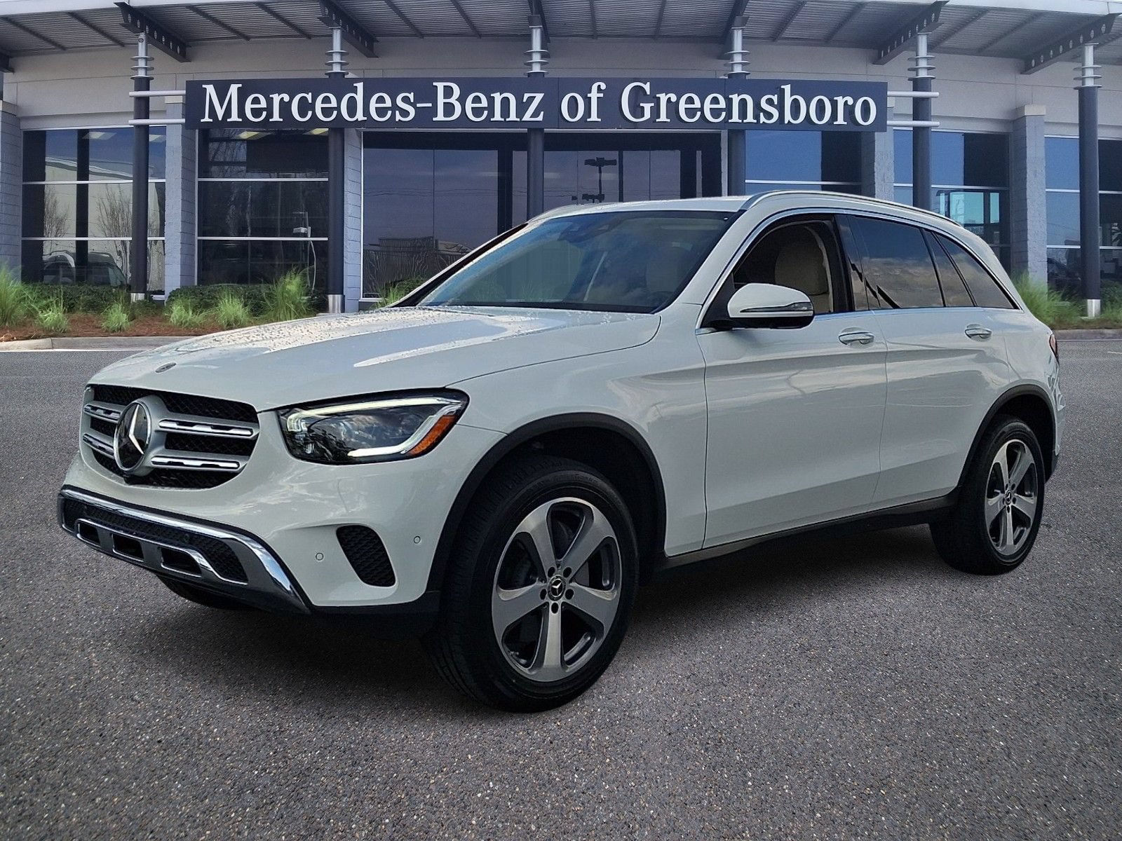 Used 2022 Mercedes-Benz GLC 300 4MATIC image 3