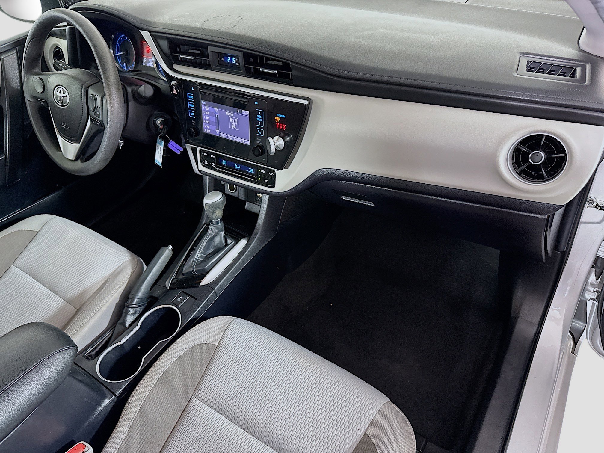 Used 2019 Toyota Corolla LE FWD image 29