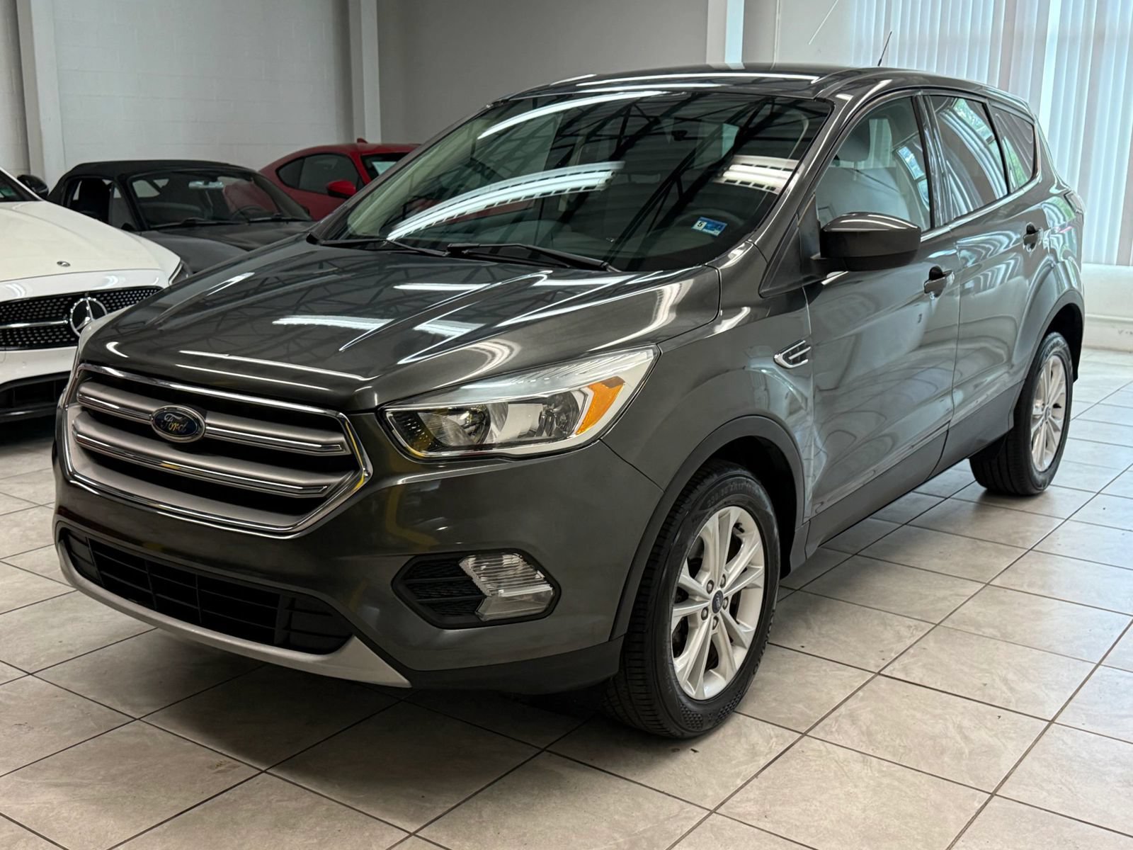 Used 2017 Ford Escape SE AWD/4WD image 3