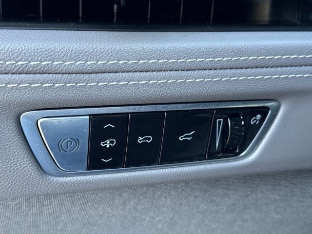 Certified 2026 Cadillac Escalade IQL Sport 1 w/ LPO, Floor Liner Package AWD/4WD image 29