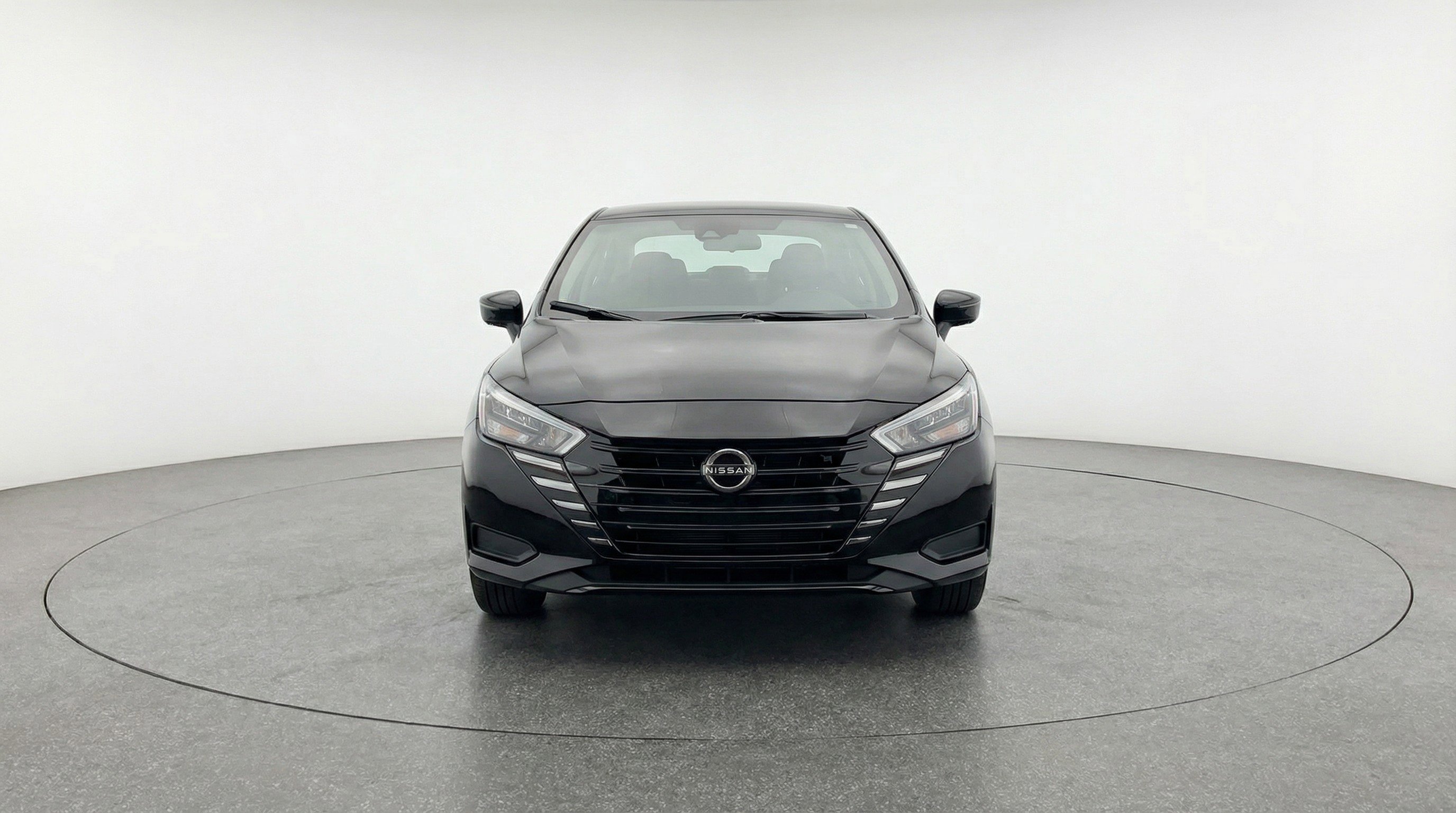 Used 2025 Nissan Versa SV image 2