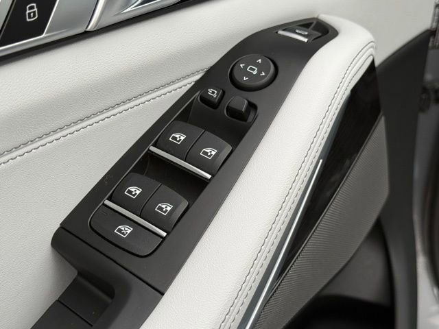 Used 2026 BMW X5 sDrive40i w/ M Sport Package image 19