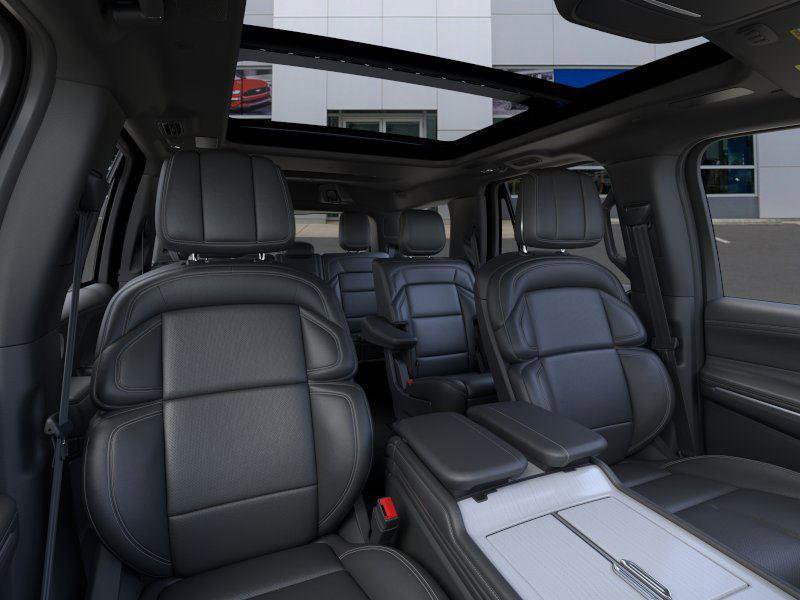 New 2025 Lincoln Navigator Reserve w/ Jet Appearance Package image 10