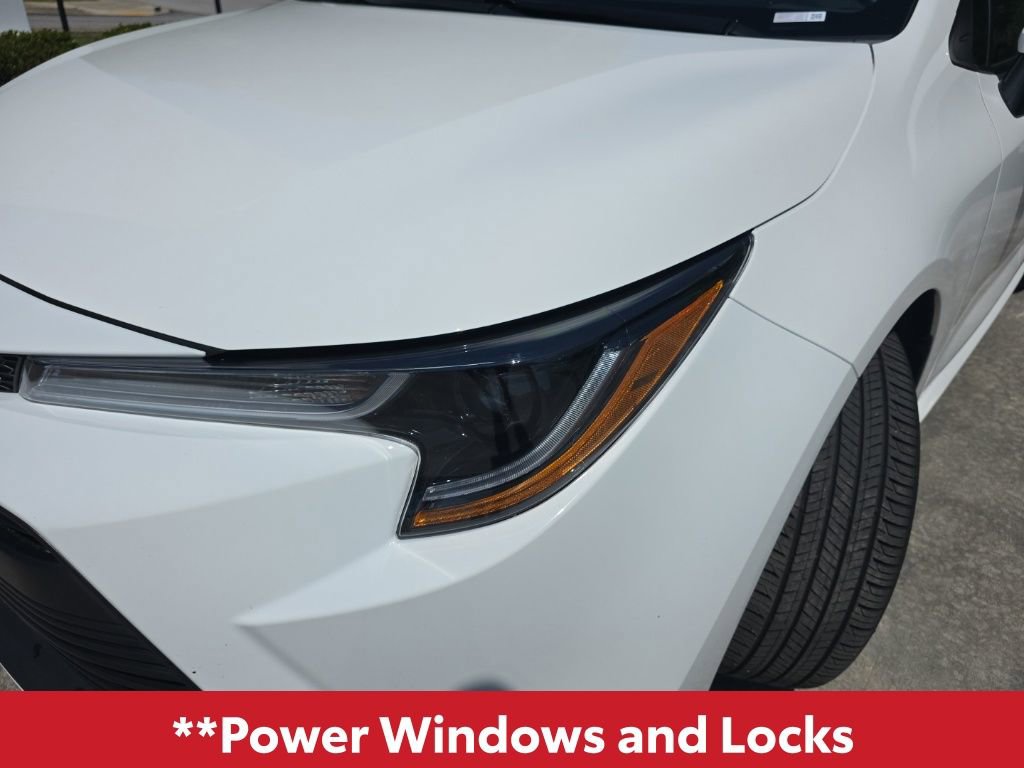 Used 2025 Toyota Corolla LE image 12
