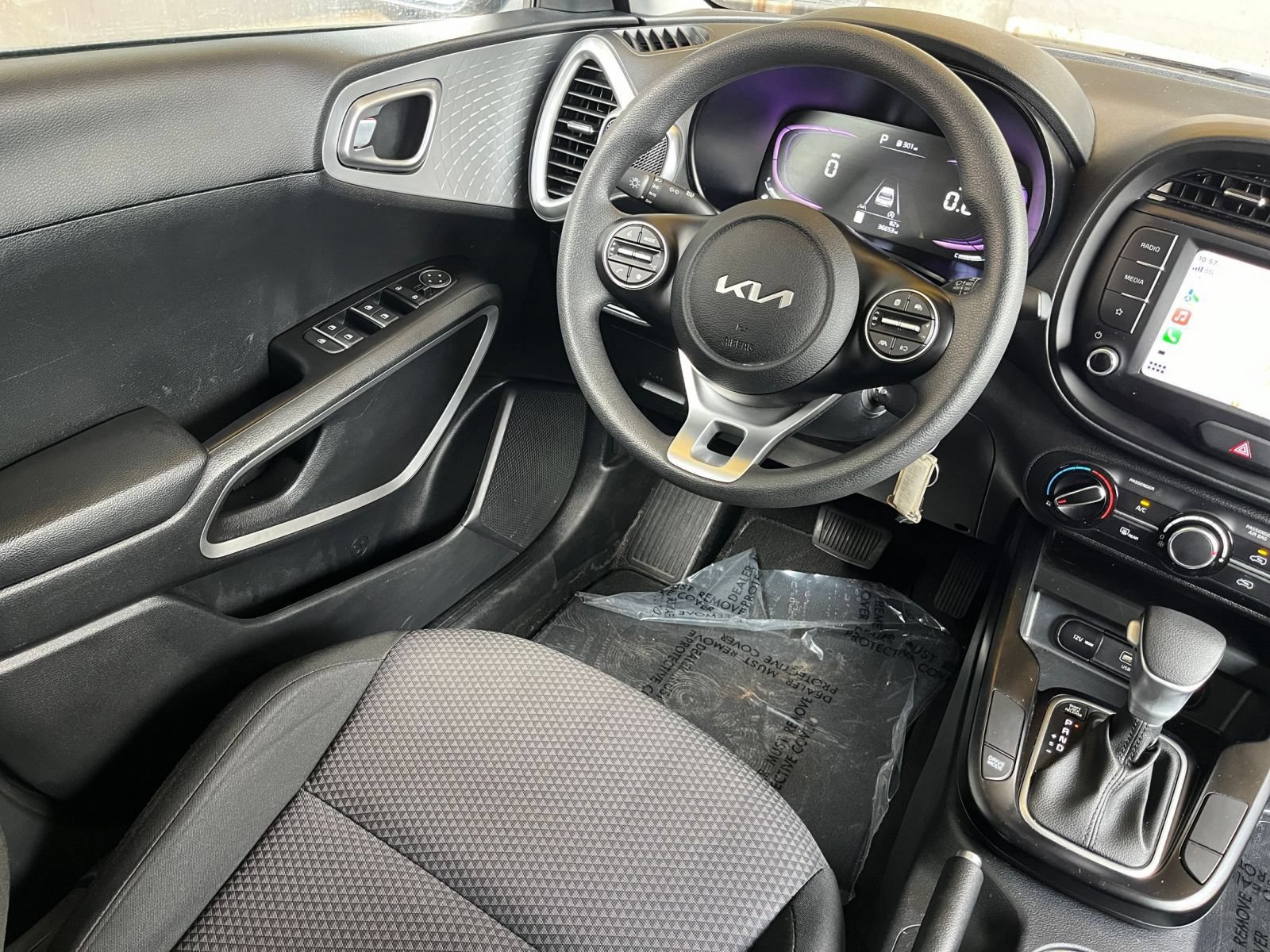 Used 2025 Kia Soul LX w/ LX Technology Package FWD image 34