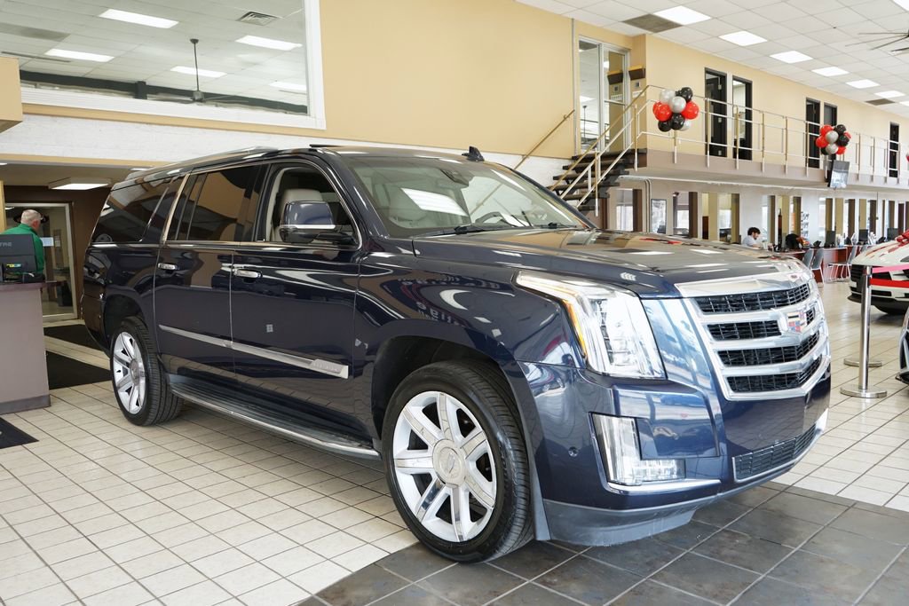 Used 2017 Cadillac Escalade ESV Luxury image 24