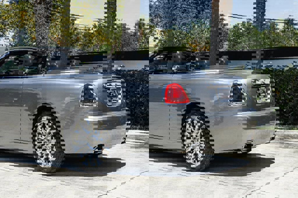Used 2019 Rolls-Royce Dawn RWD image 6