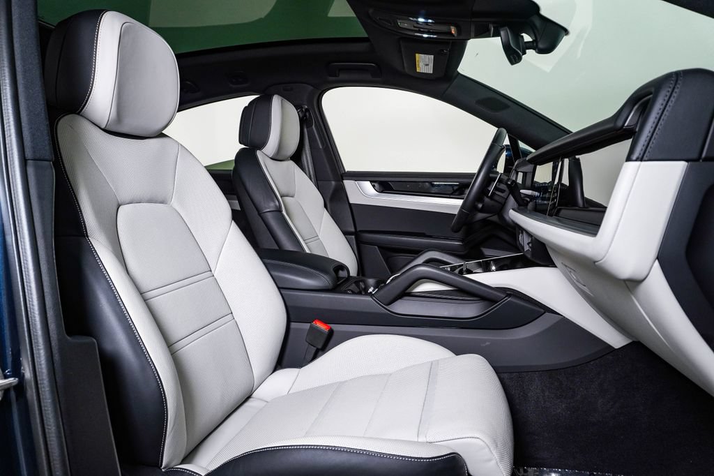 Certified 2026 Porsche Cayenne Coupe AWD/4WD image 15