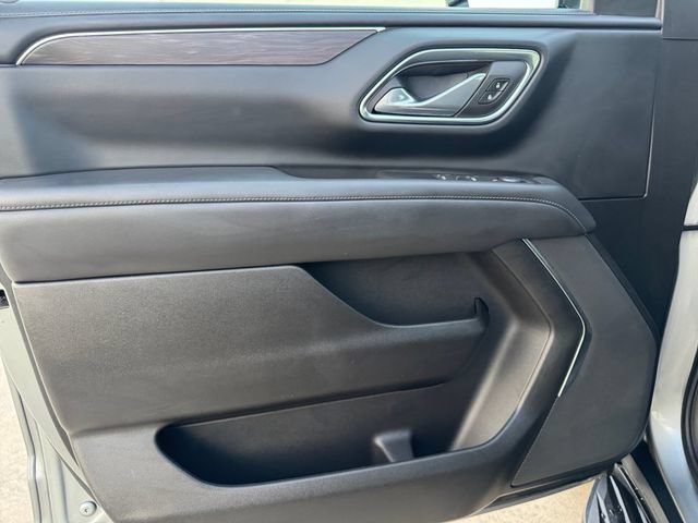 Used 2023 Chevrolet Suburban LS RWD image 4