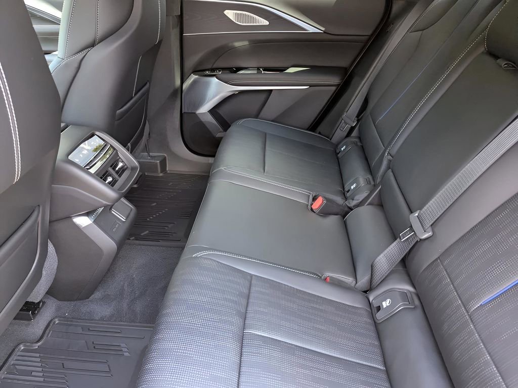 New 2025 Cadillac Lyriq Luxury image 16
