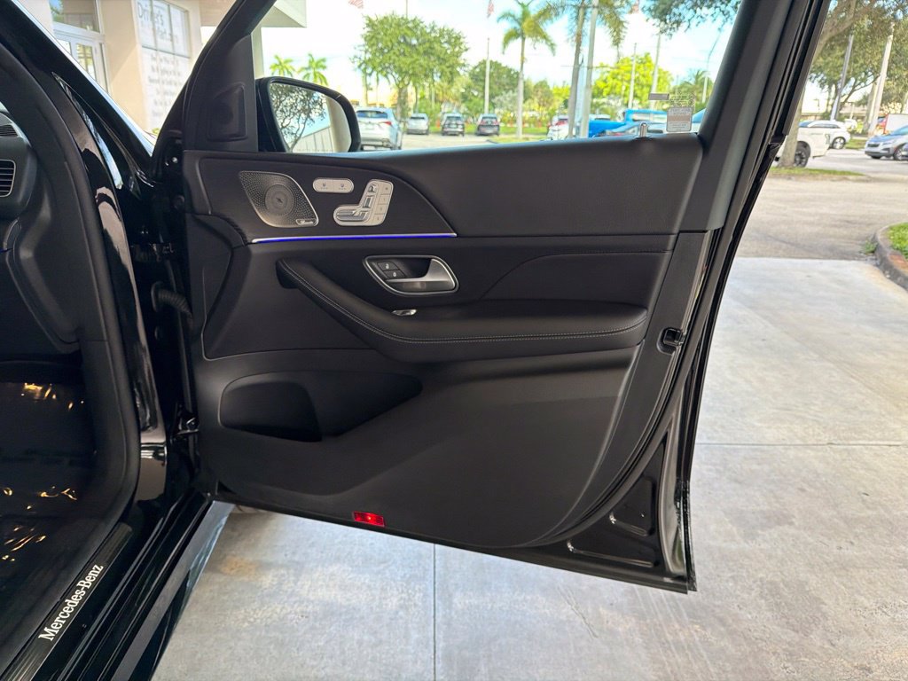 Used 2025 Mercedes-Benz GLE 350 4MATIC w/ AMG Line Exterior image 29