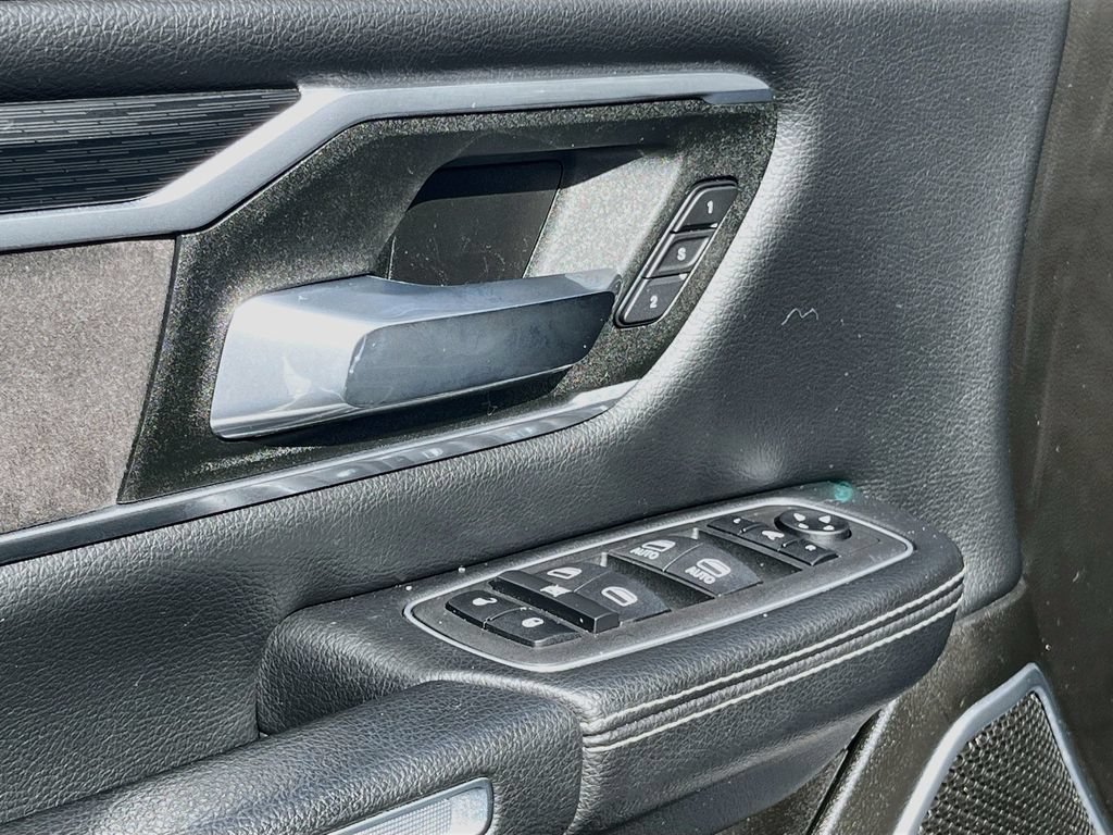 Used 2024 RAM 1500 Laramie AWD/4WD image 18