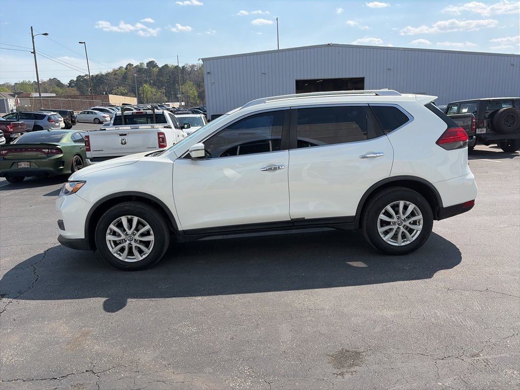 Used 2017 Nissan Rogue SV image 4