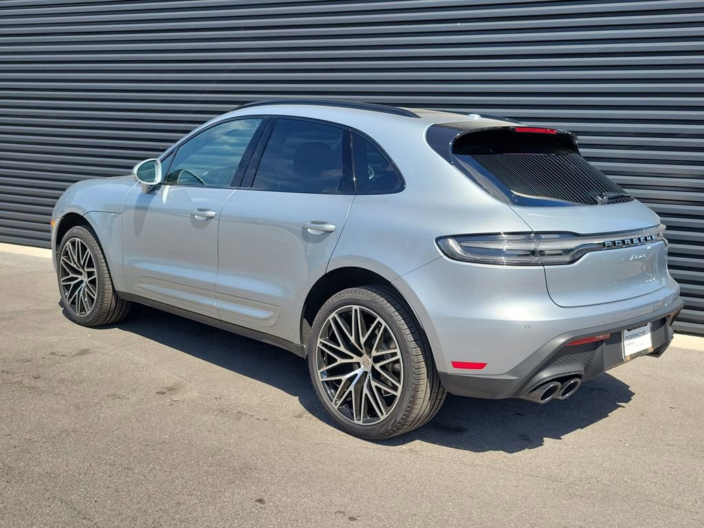 Certified 2025 Porsche Macan image 3