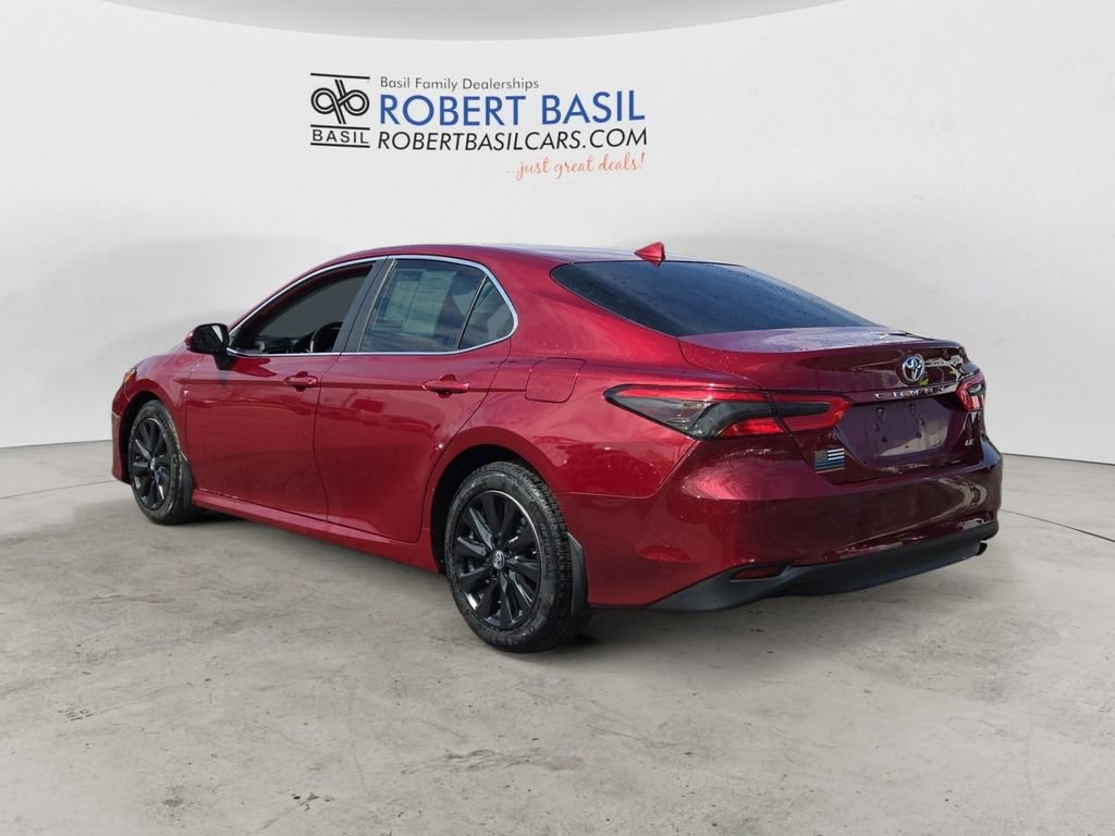 Used 2019 Toyota Camry LE image 3