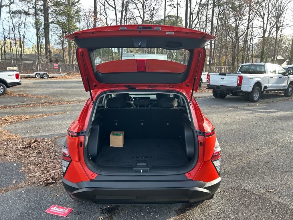 Certified 2025 Hyundai Kona SE image 28