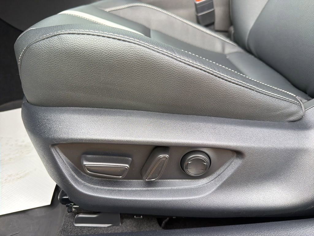 Used 2025 Toyota Camry SE image 10