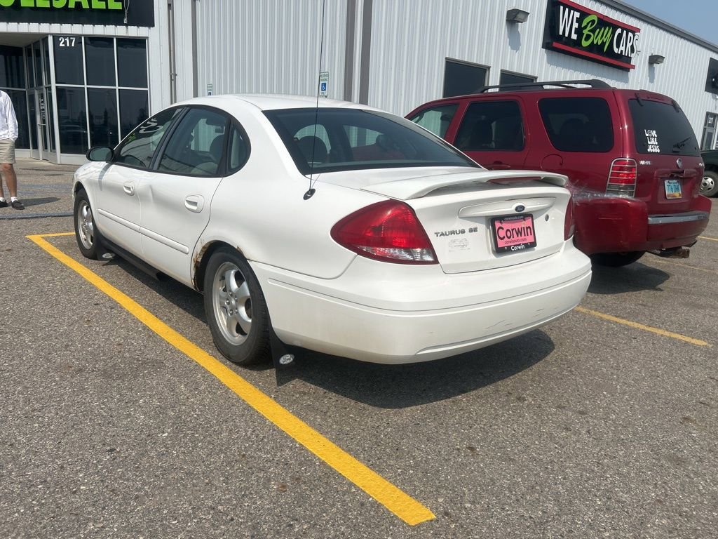 Used 2005 Ford Taurus SE image 3