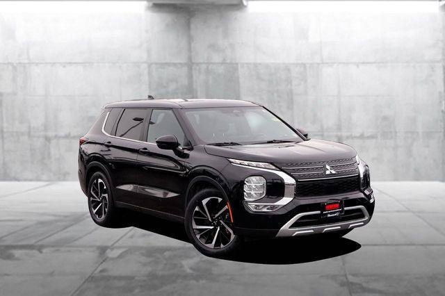 Used 2024 Mitsubishi Outlander SE Black Edition FWD image 2
