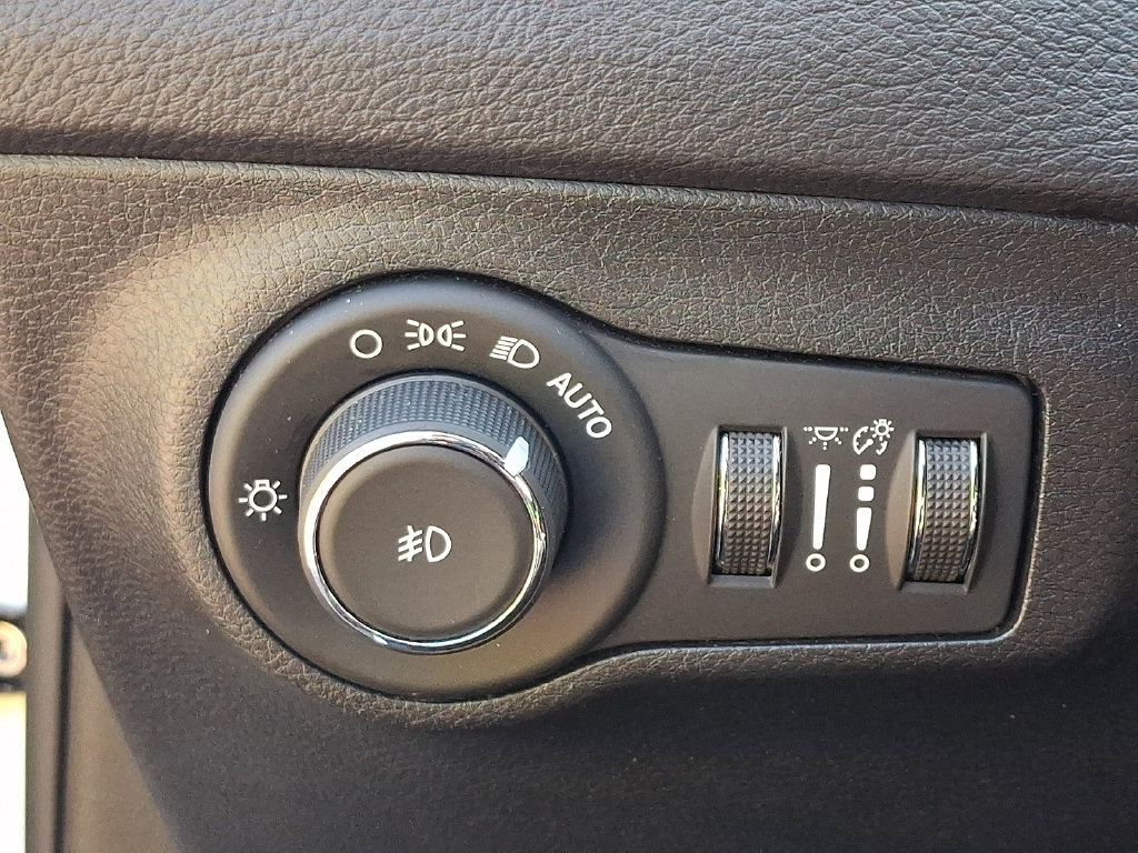 Used 2018 Jeep Compass Latitude AWD/4WD image 24