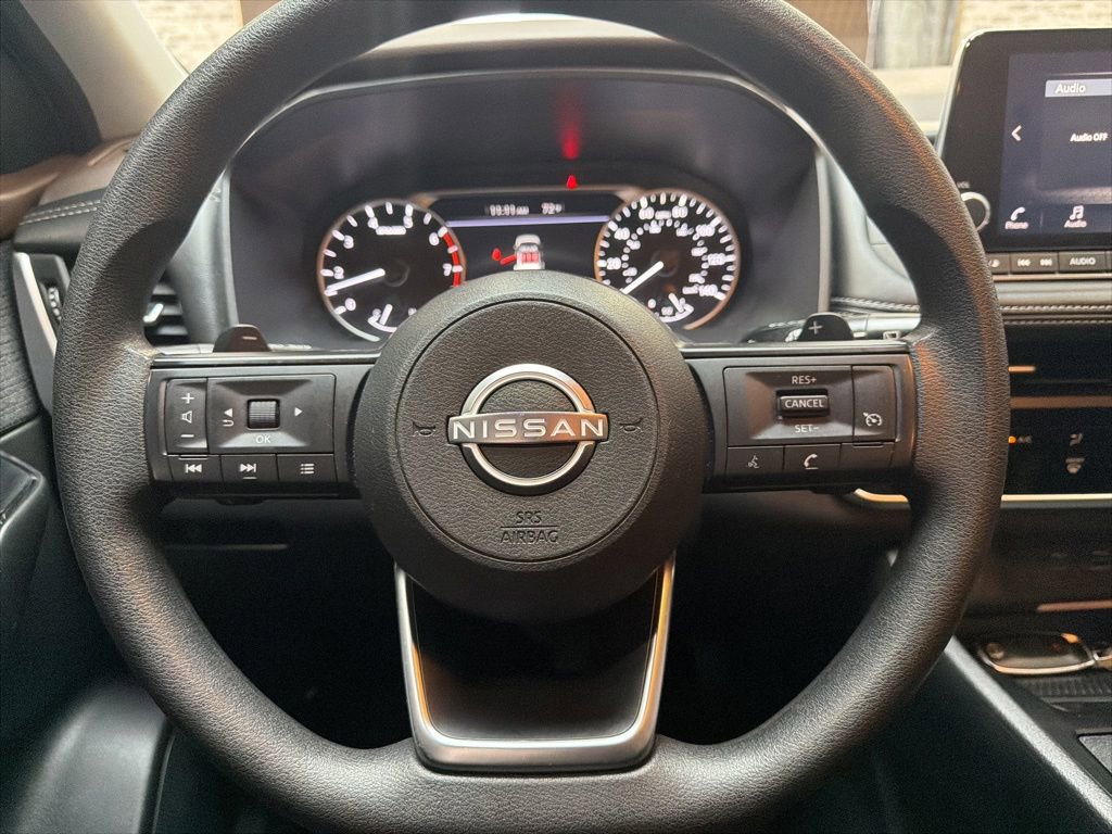 Used 2023 Nissan Rogue S FWD image 16