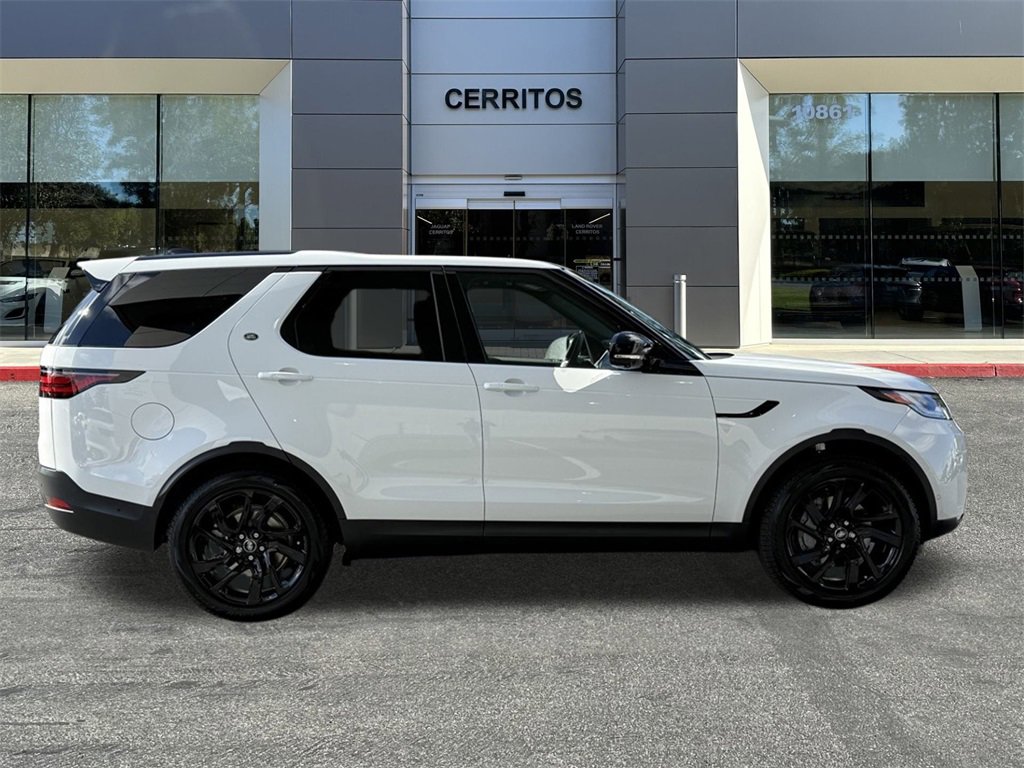 New 2025 Land Rover Discovery S image 4