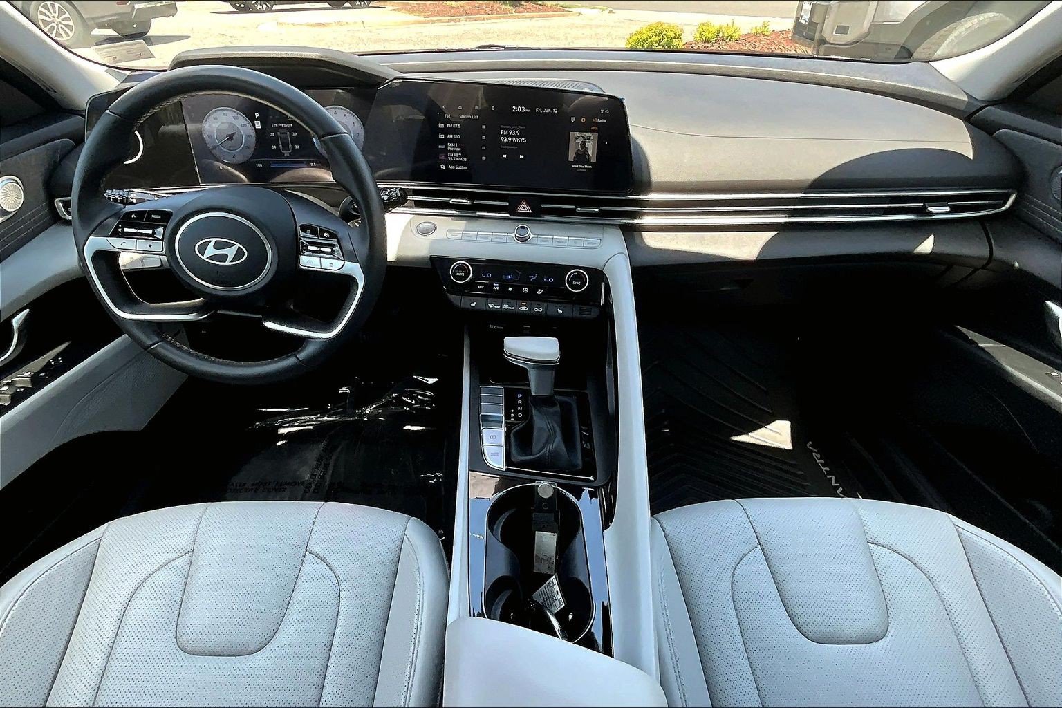 Used 2025 Hyundai Elantra Limited FWD image 15