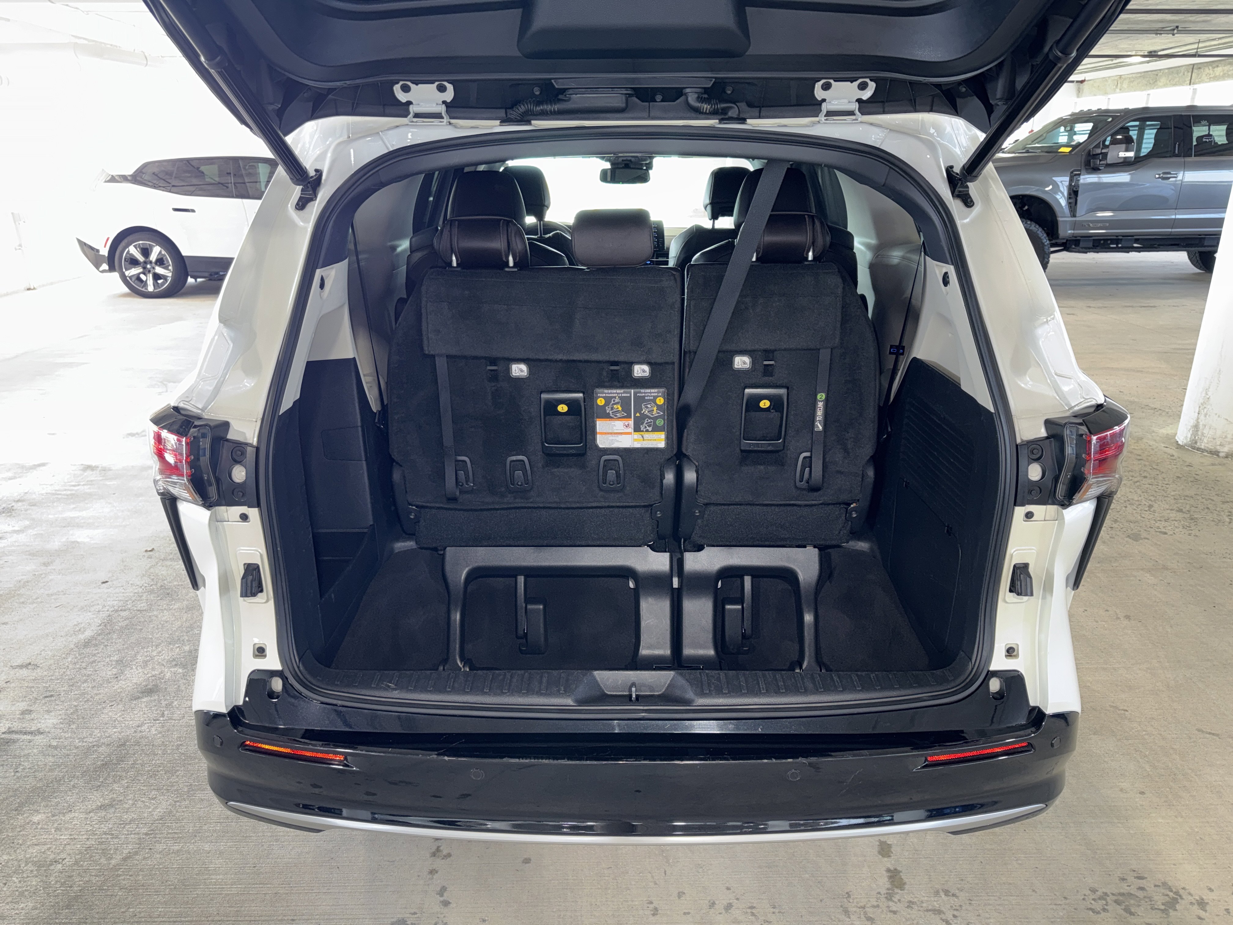 Used 2021 Toyota Sienna Platinum image 13