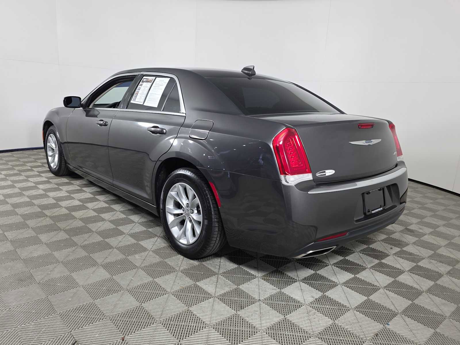Used 2023 Chrysler 300 Touring image 6