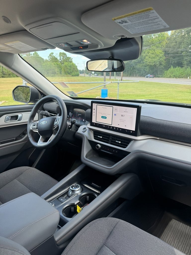 Used 2025 Ford Explorer Active image 10