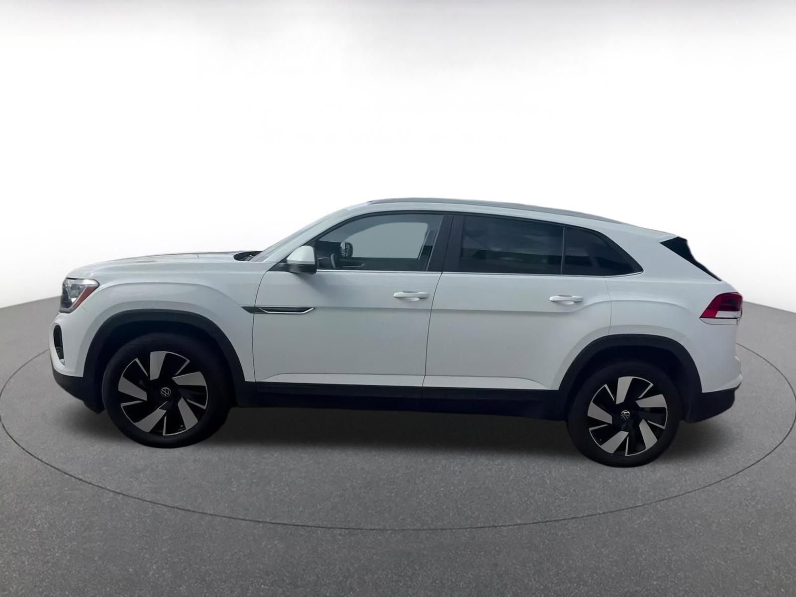 Used 2025 Volkswagen Atlas Cross Sport SE image 9