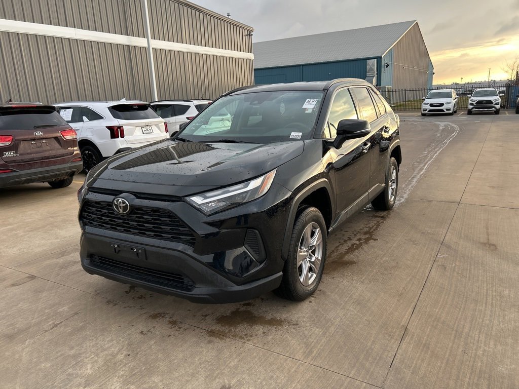 Used 2022 Toyota RAV4 XLE image 1