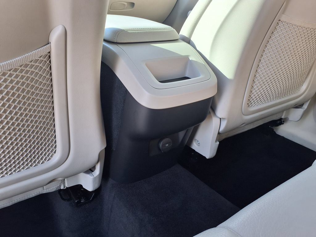 Certified 2024 Volvo XC60 B5 Plus w/ Protection Package Premier AWD/4WD image 24
