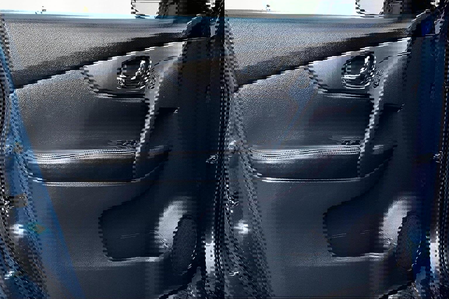 Used 2016 Nissan Rogue SV w/ SV Premium Package image 23