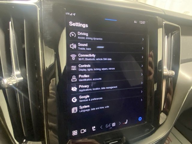 Used 2023 Volvo XC60 B5 Core w/ Climate Package image 23