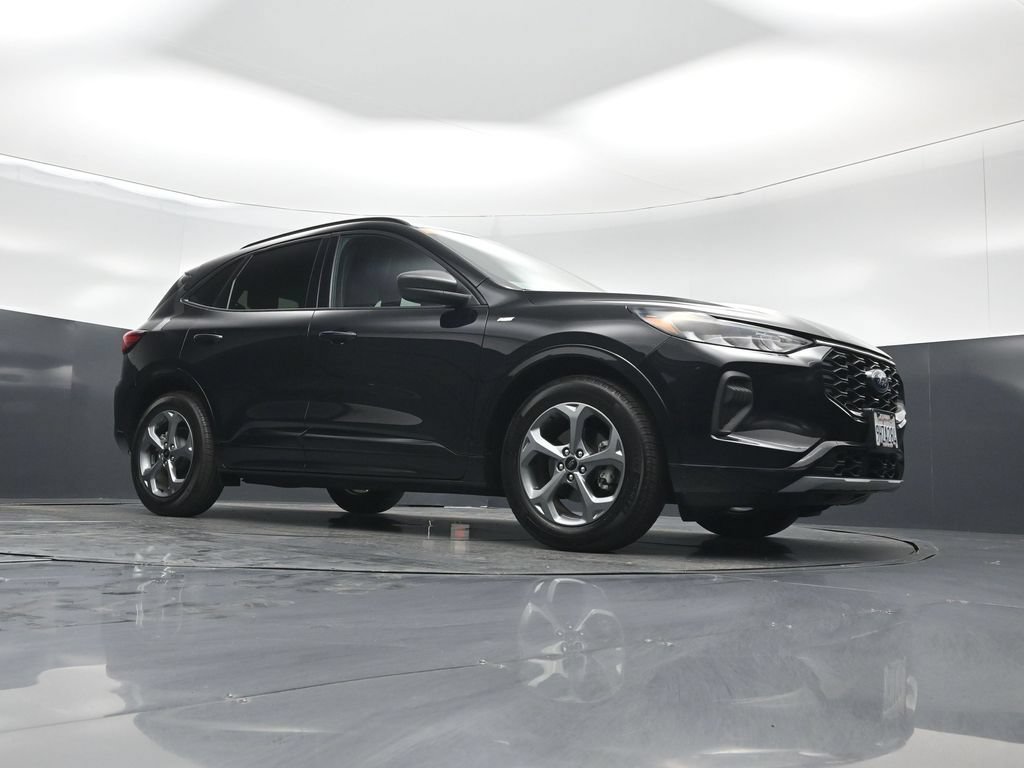Certified 2023 Ford Escape ST-Line w/ Tech Pack #1 FWD image 3