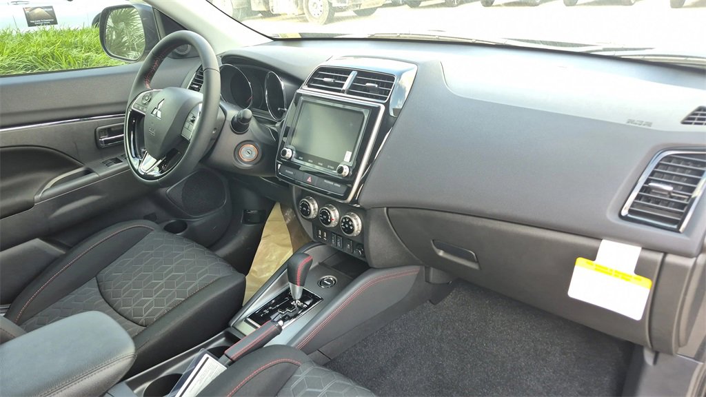 Used 2025 Mitsubishi Outlander Sport LE image 18