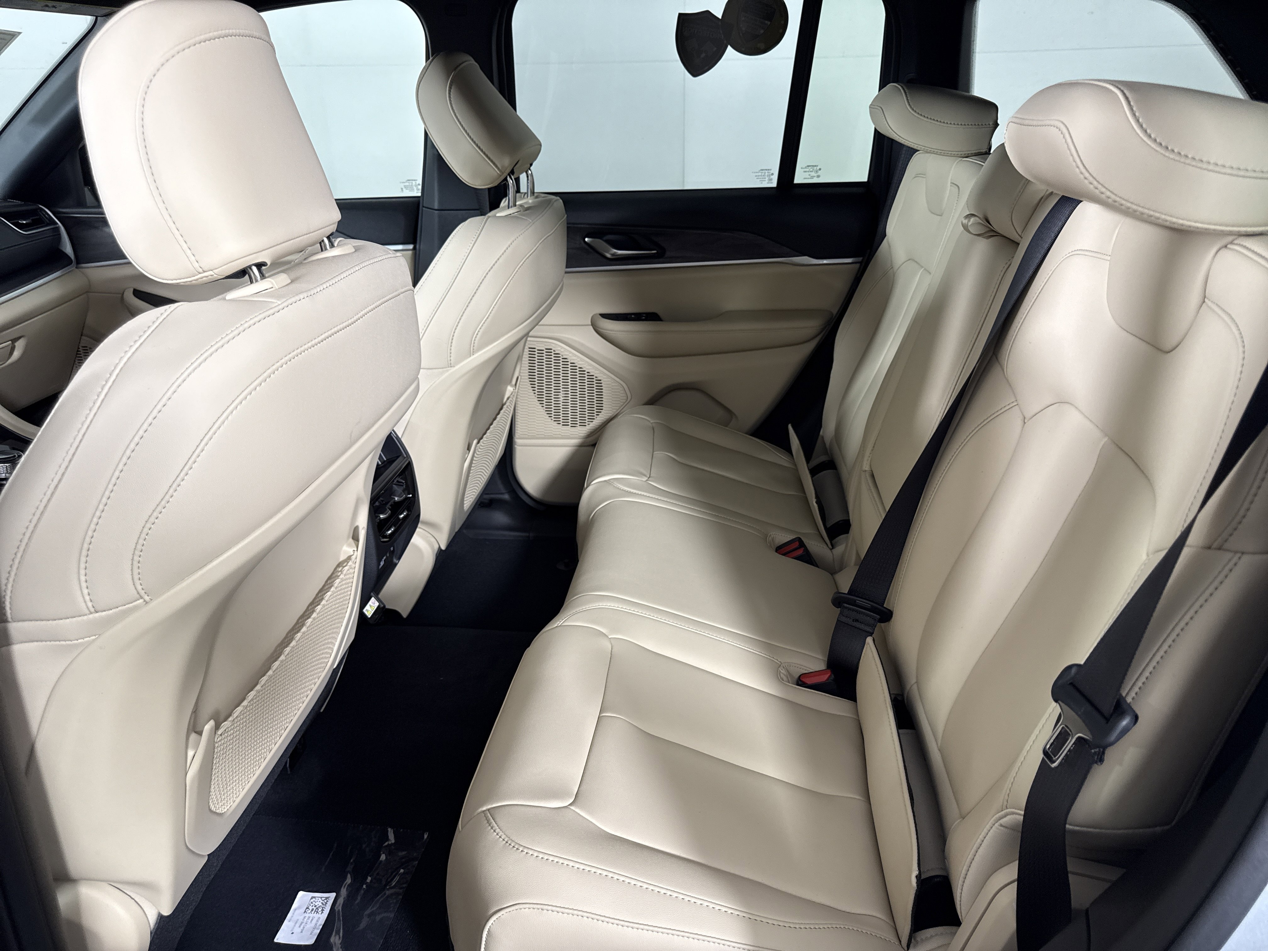 New 2025 Jeep Grand Cherokee Limited w/ Trailer Tow Package image 11